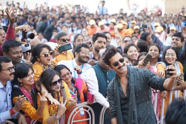 JISU / NiT CAMPUS ROCKS WITH VICKY KAUSHAL