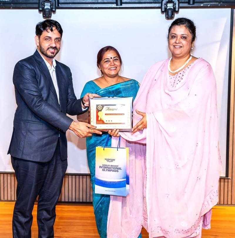 PRINCIPAL OF NARULA PUBLIC SCHOOL HONORED